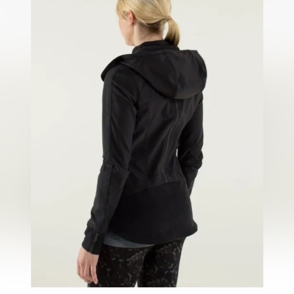 LULULEMON KEEP IT UP BLACK REMOVABLE HOODED RUN JACKET WATER RESISTANT SIZE: 4 - Picture 2 of 16